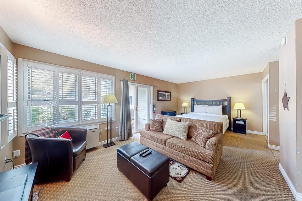 Condo 708 at North Creek Resort Hotel in Grey Highlands