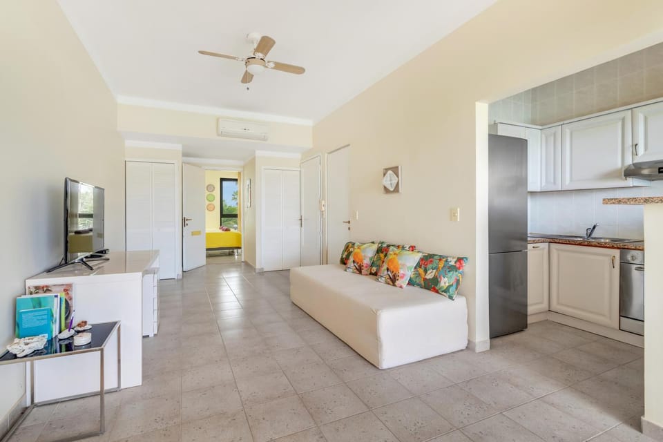 TV and multimedia, Kitchen or kitchenette, Living room, Seating area, fireplace, air conditioner