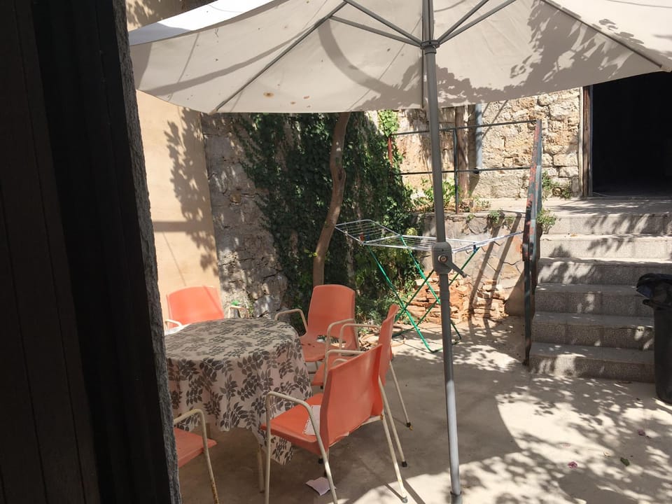 city studio with garden House in Stari Grad