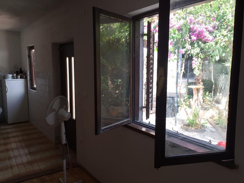 city studio with garden House in Stari Grad