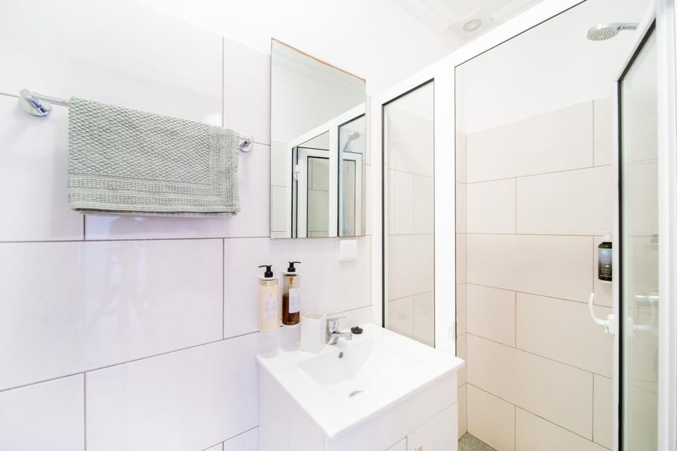 Shower, Bathroom, towels