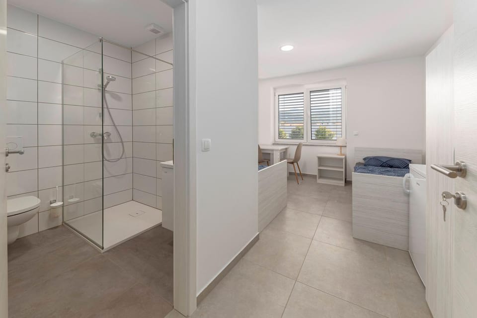 Shower, Toilet, Bathroom, Photo of the whole room, towels