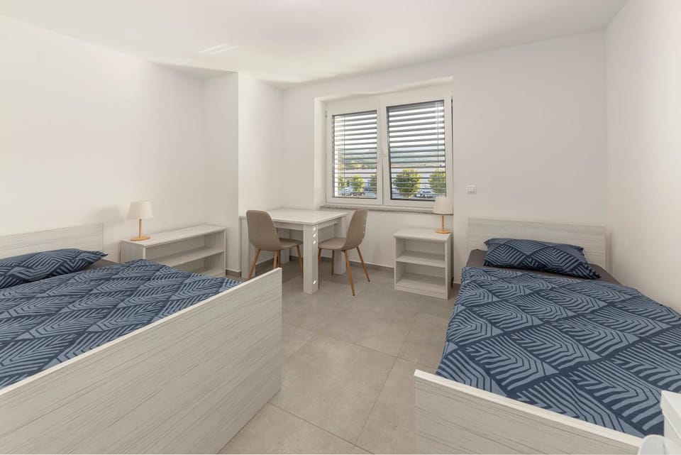 Bed, Photo of the whole room, Seating area, Bedroom