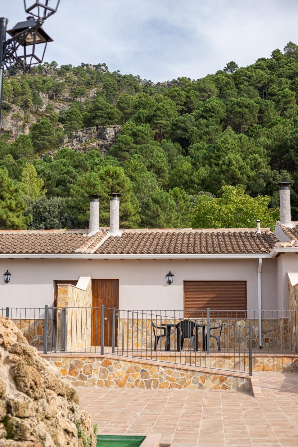 Property building, Day, Natural landscape, Balcony/Terrace, Mountain view