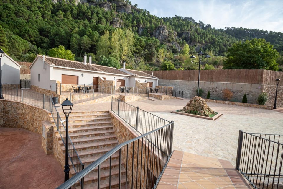 Property building, Spring, Day, Natural landscape, Balcony/Terrace, Mountain view