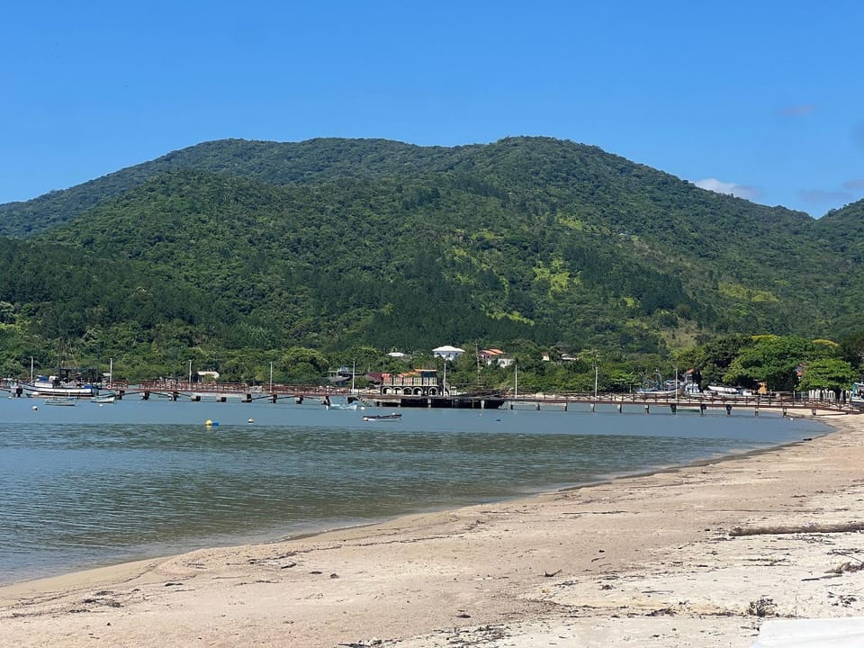 Pé na areia! Casa aconchegante frente mar! SV27H House in Florianopolis