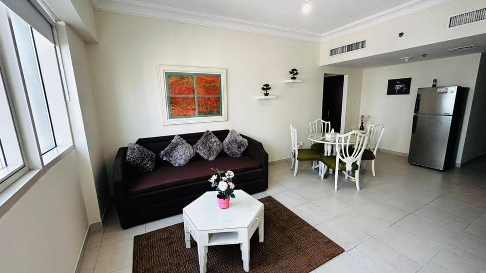 Living room, Seating area, Dining area, Dinner