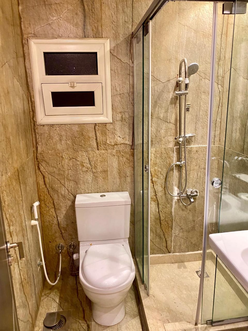 Shower, Toilet, Bathroom, bidet, towels