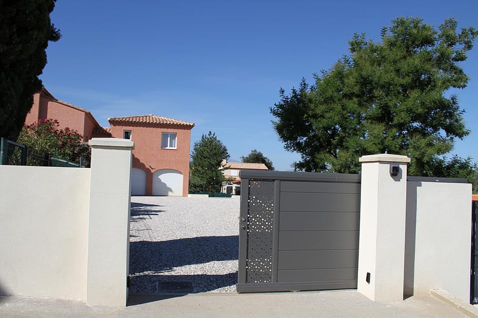 Facade/entrance, Parking