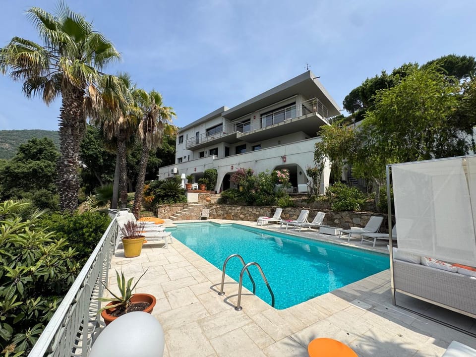 Property building, Patio, Garden view, Pool view, Swimming pool, sunbed