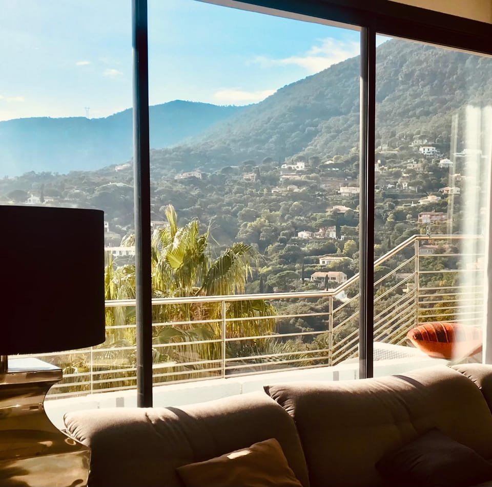 Communal lounge/ TV room, Day, View (from property/room), Mountain view