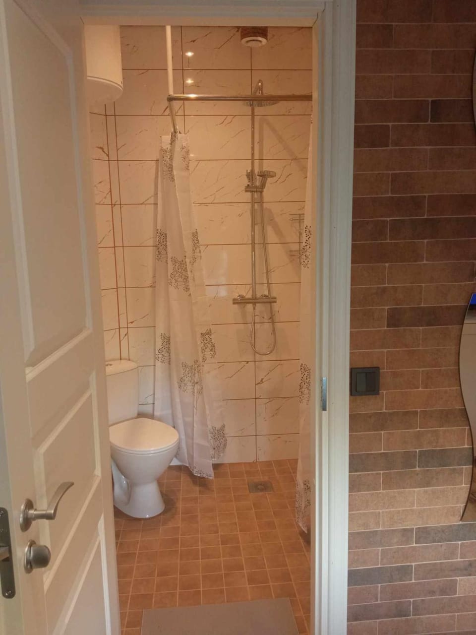 Shower, Toilet, Bathroom, towels