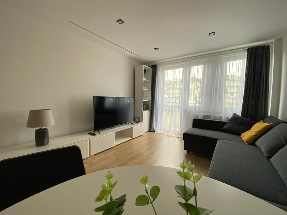 TV and multimedia, Living room, Seating area, Windsurfing