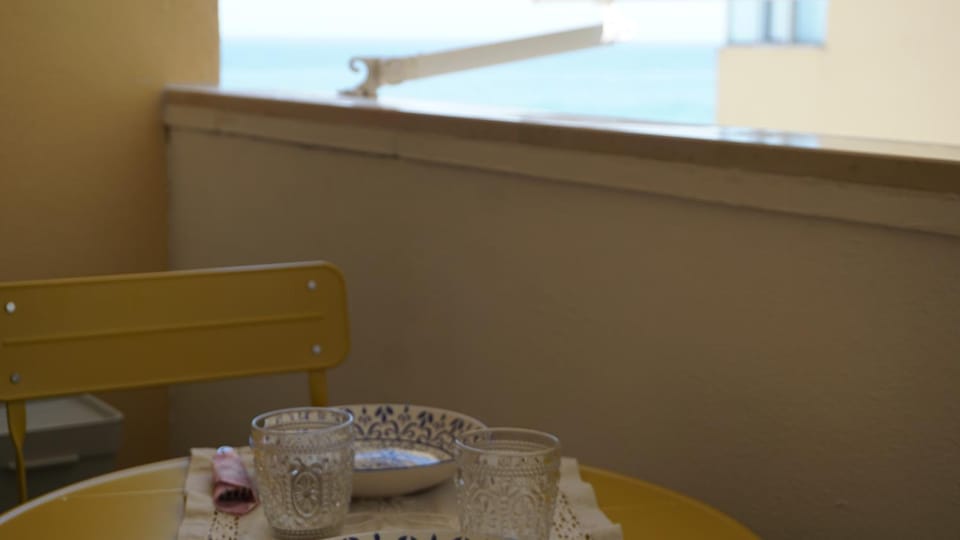 Property building, Breakfast