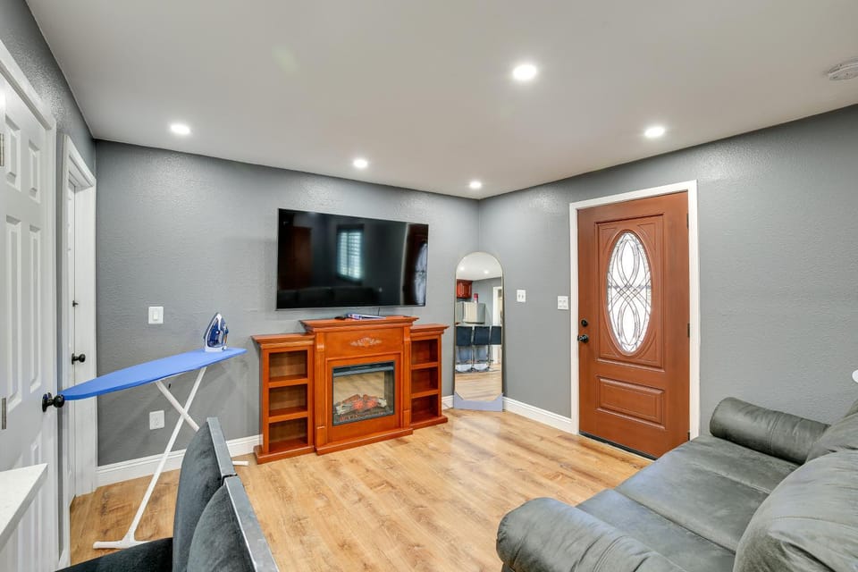 3 Mi to SoFi Stadium! Hidden Gem in Hawthorne Apartment in Hawthorne