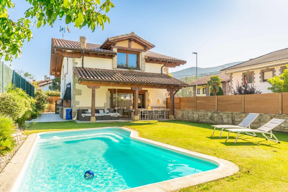 Acogedora casa rural con jardín próxima a Pamplona Villa in Navarre