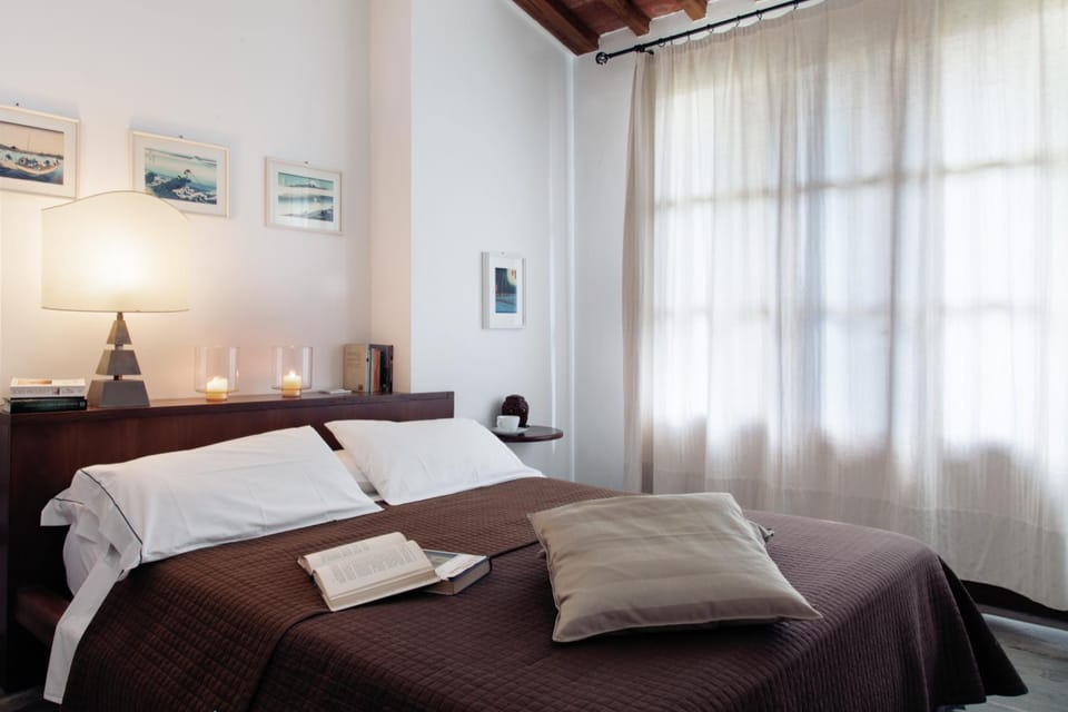 Bed, Bathroom, TV and multimedia, Photo of the whole room, Decorative detail, Bedroom, Garden view, heating, internet, microwave, towels, wardrobe, air conditioner