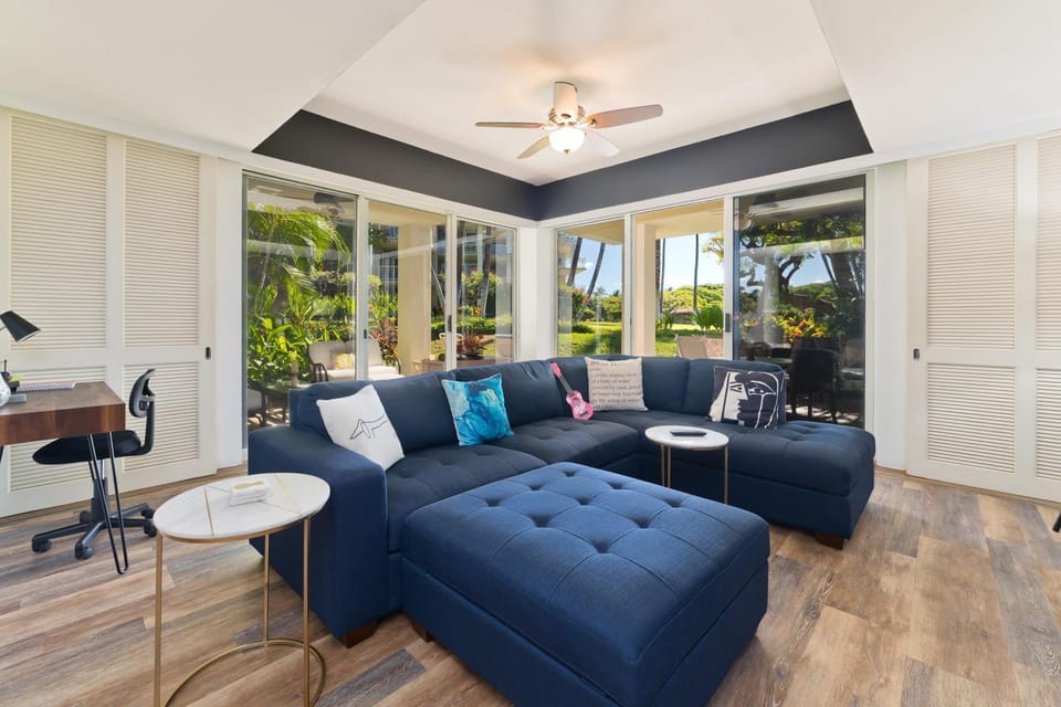 Living room, Seating area