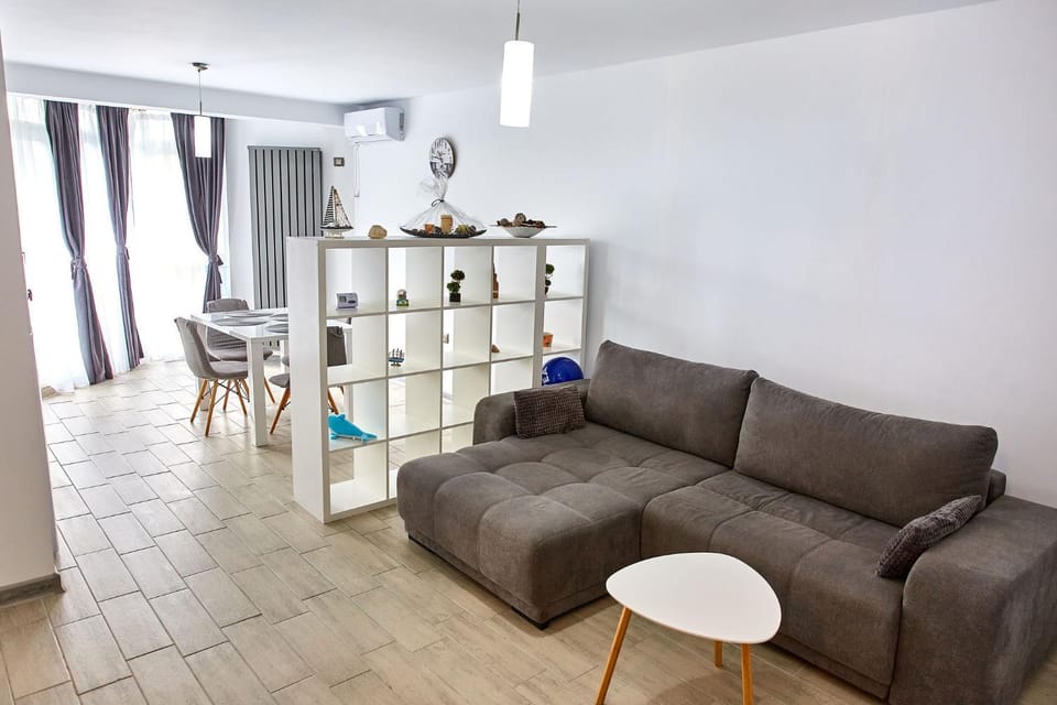 Kitchen or kitchenette, Living room, Seating area
