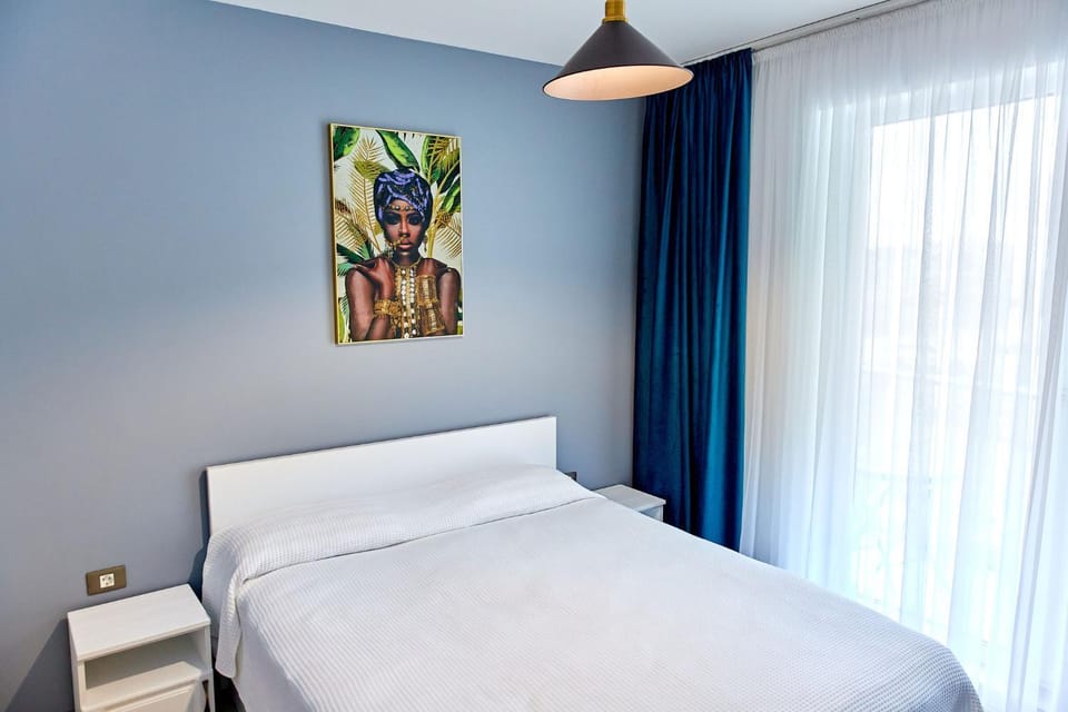 Bed, Photo of the whole room, Decorative detail, Bedroom
