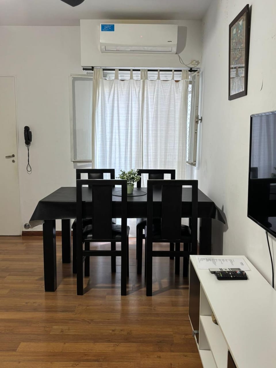TV and multimedia, Living room, Dining area, air conditioner