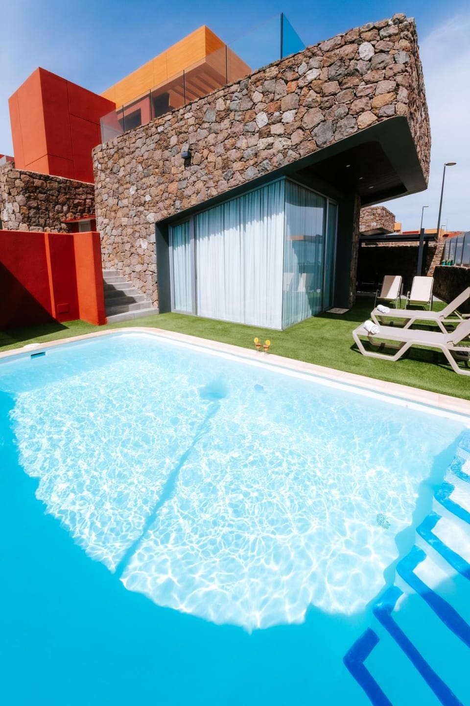 Pool view, Swimming pool, sunbed