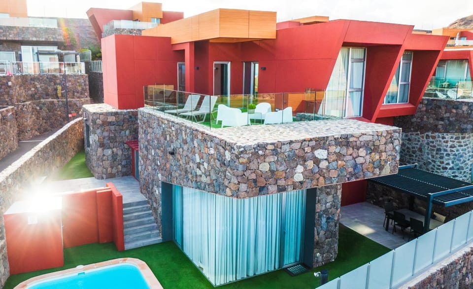 Property building, Off site, Balcony/Terrace