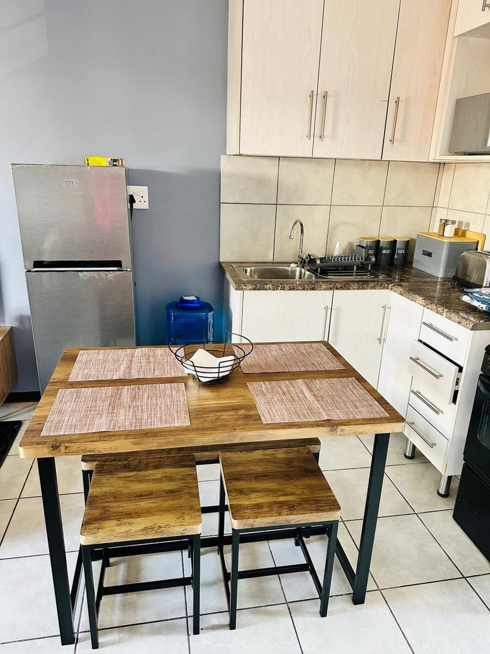 Kitchen or kitchenette, Dining area, minibar, pet friendly, toaster