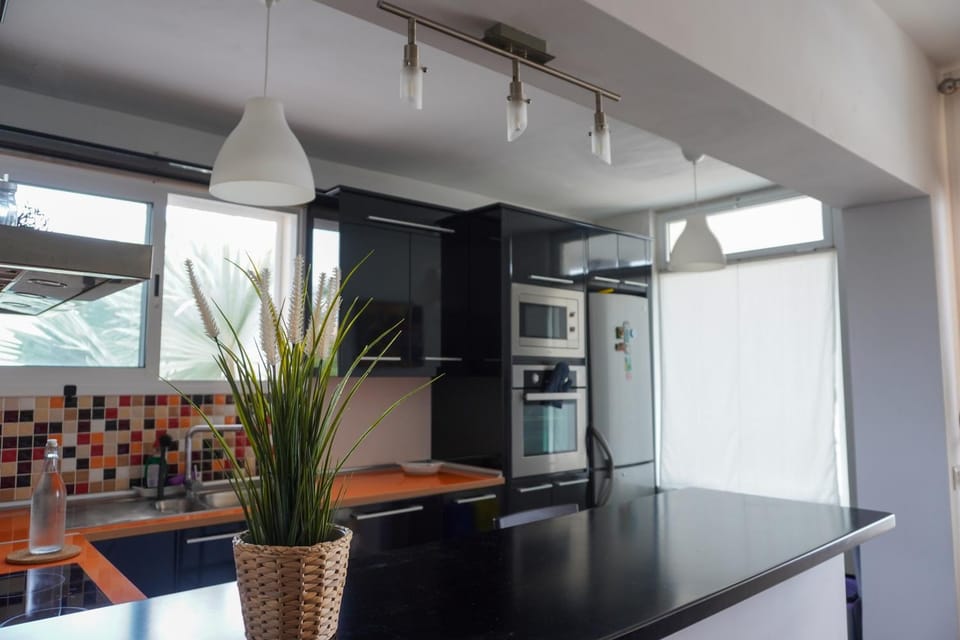 Kitchen or kitchenette, Dining area, minibar, pet friendly, stove