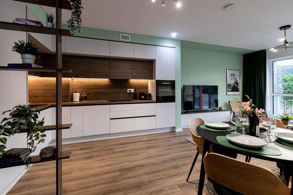 TV and multimedia, Kitchen or kitchenette, Dining area, stove