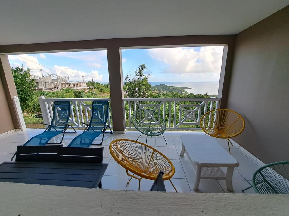 BAS de VILLA LE ROCHER AVEC VUE SUR MER House in Le Diamant