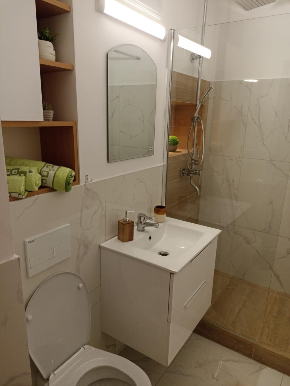 Shower, Toilet, Bathroom, towels