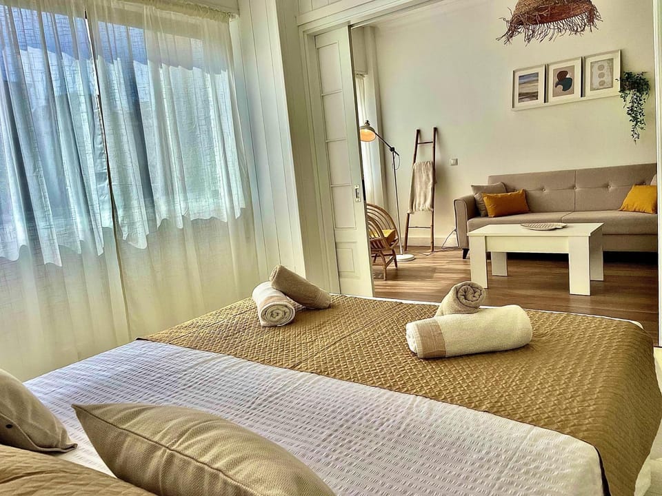 Bed, Living room, Photo of the whole room, Seating area, Bedroom, towels