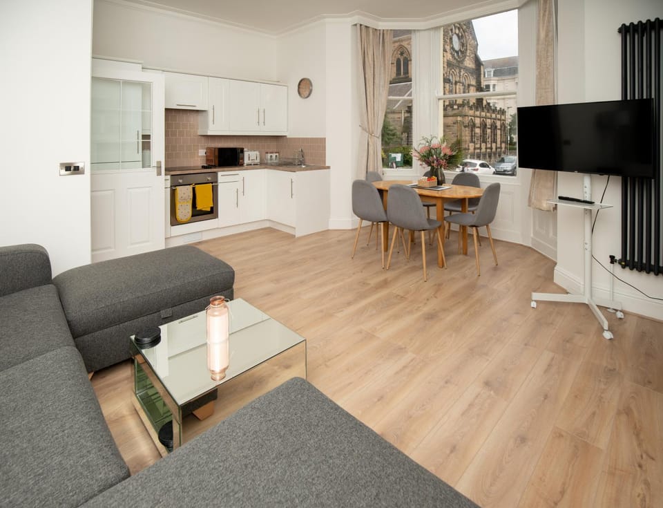 Kitchen or kitchenette, Living room, Dining area