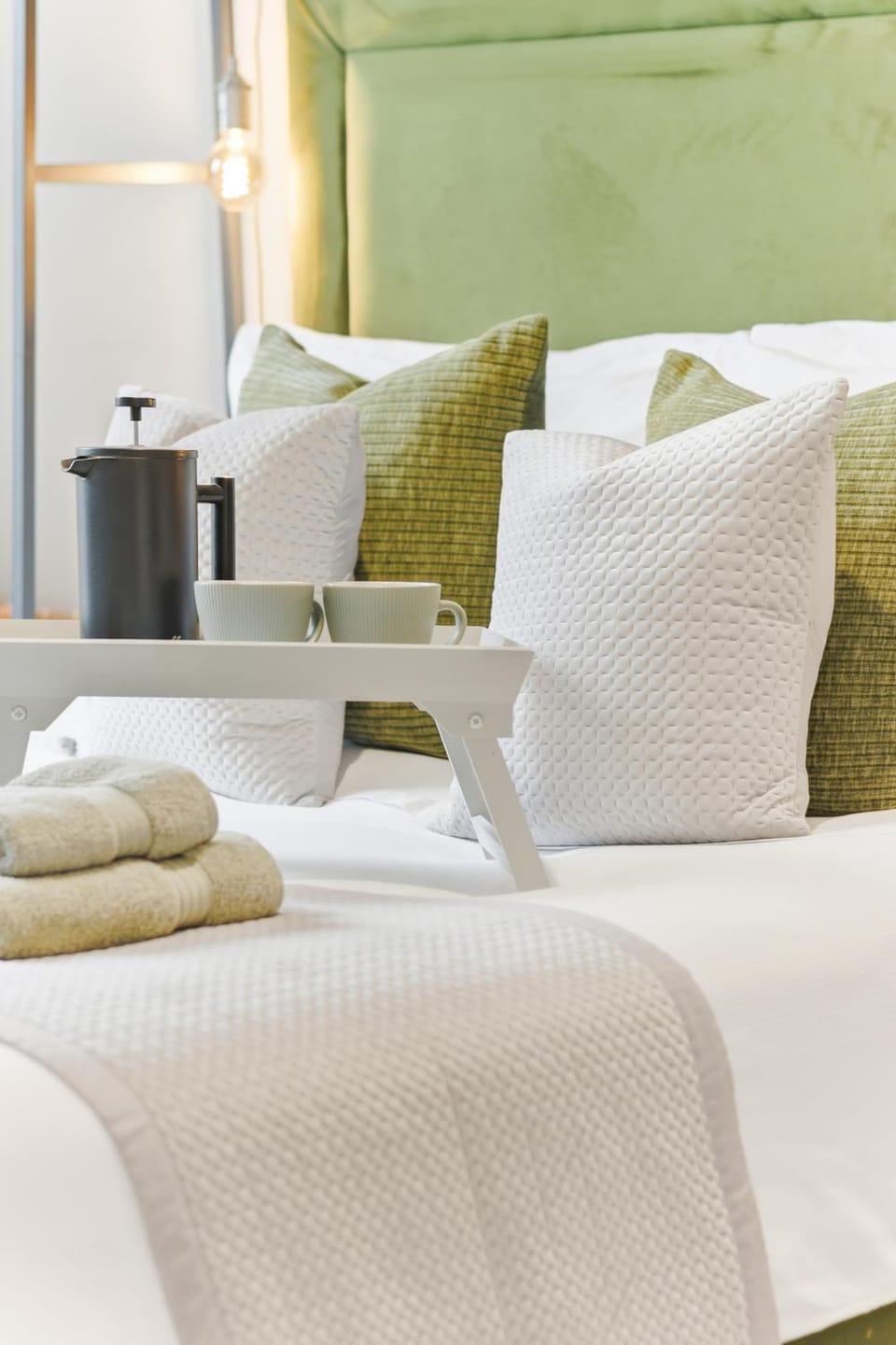 Bed, Bedroom, towels