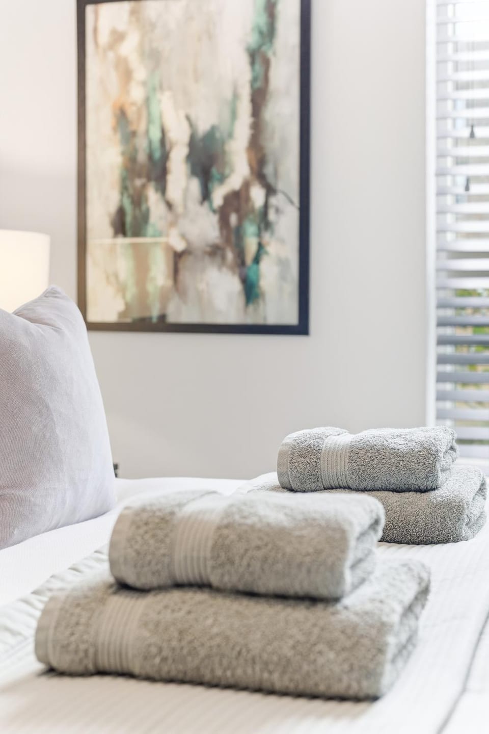 Bed, Bedroom, towels