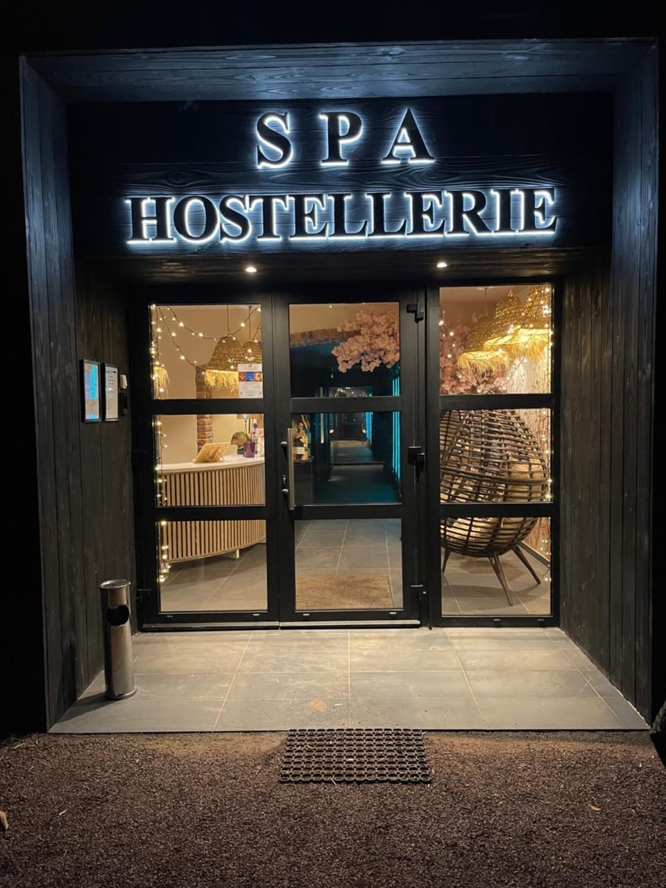Property building, Facade/entrance, Night, Spa and wellness centre/facilities