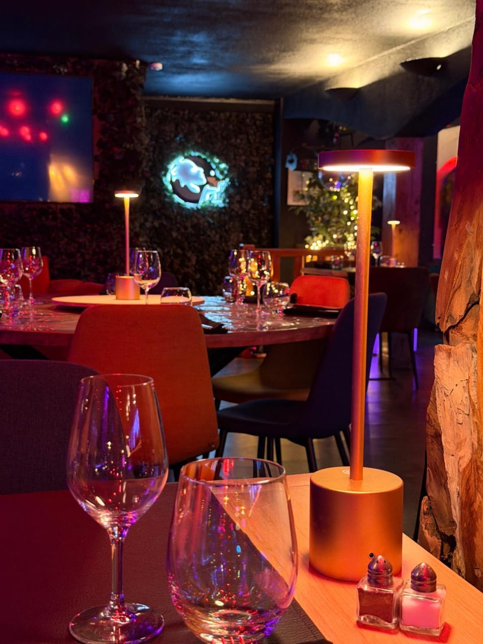 Restaurant/places to eat, Decorative detail