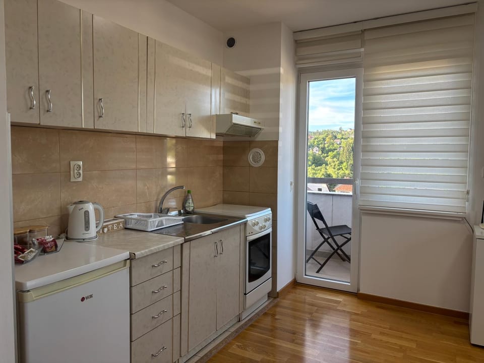 Kitchen or kitchenette, oven, stove