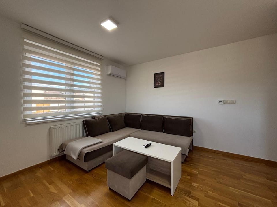 Living room, Seating area, air conditioner