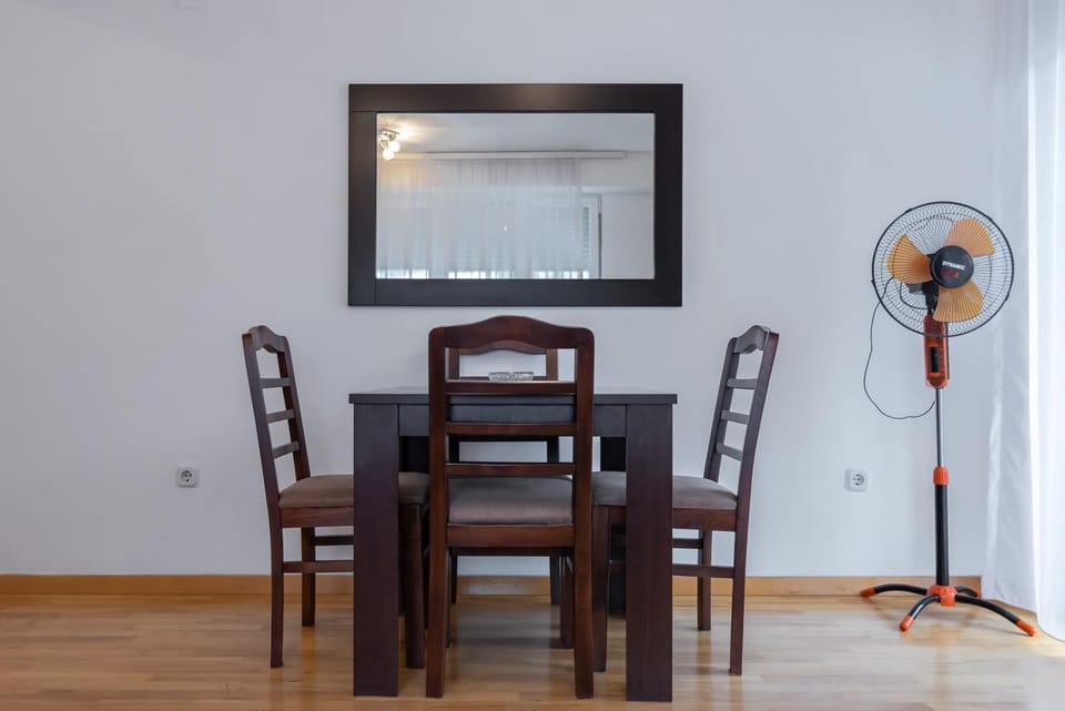 Seating area, Dining area