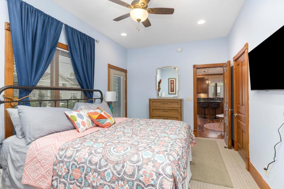 Condo in the Heart of Douglas House in Douglas