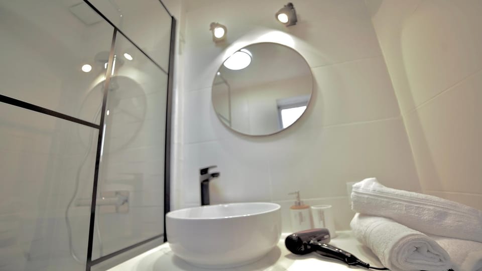 Shower, Bathroom, towels