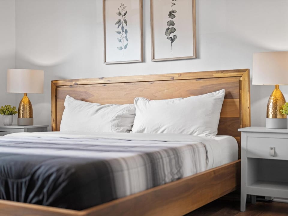 Shadyside, Pittsburgh, Modern and Accessible 2 Bedroom Unit2 with Free Parking Apartment in Shadyside