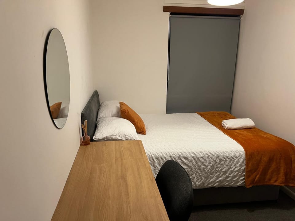 The Coral Guest House 1 Mile from Winchester Market Bed and Breakfast in Winchester