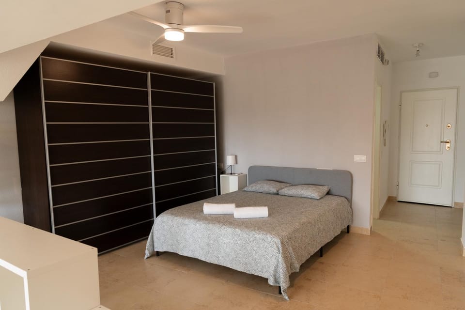 Bed, Photo of the whole room, Bedroom, fireplace, towels, wardrobe