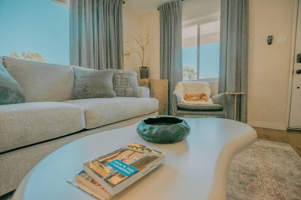 Casa Urbana-Close to Downtown-Hot Tub-Pet Friendly-No Pet Fees! House in Albuquerque