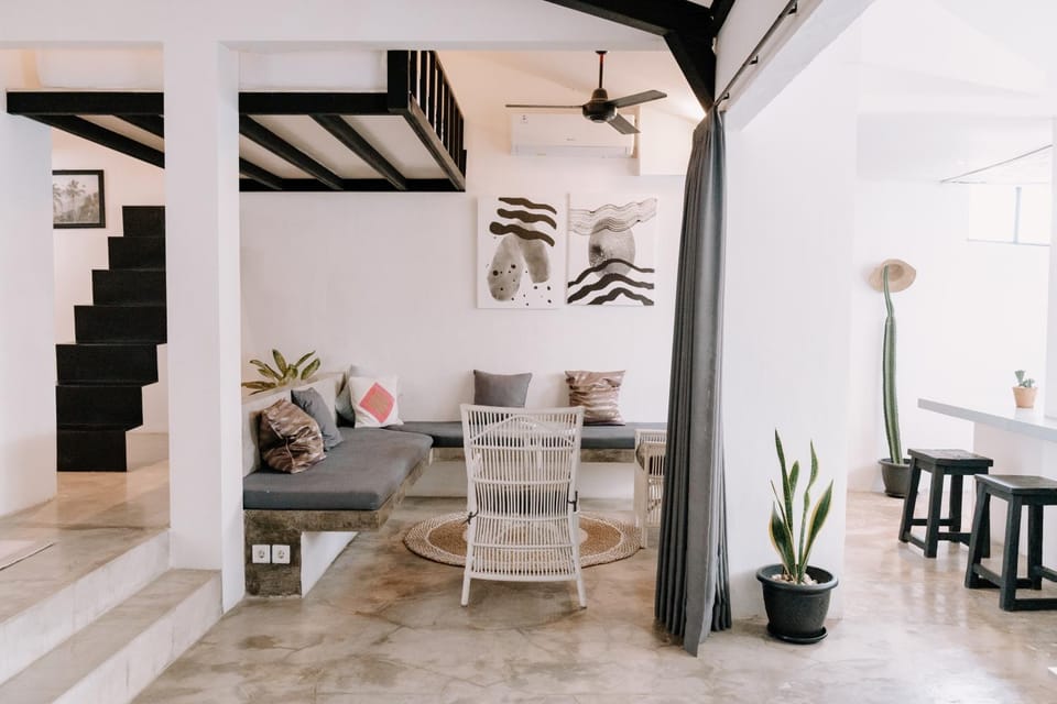 Living room, Seating area