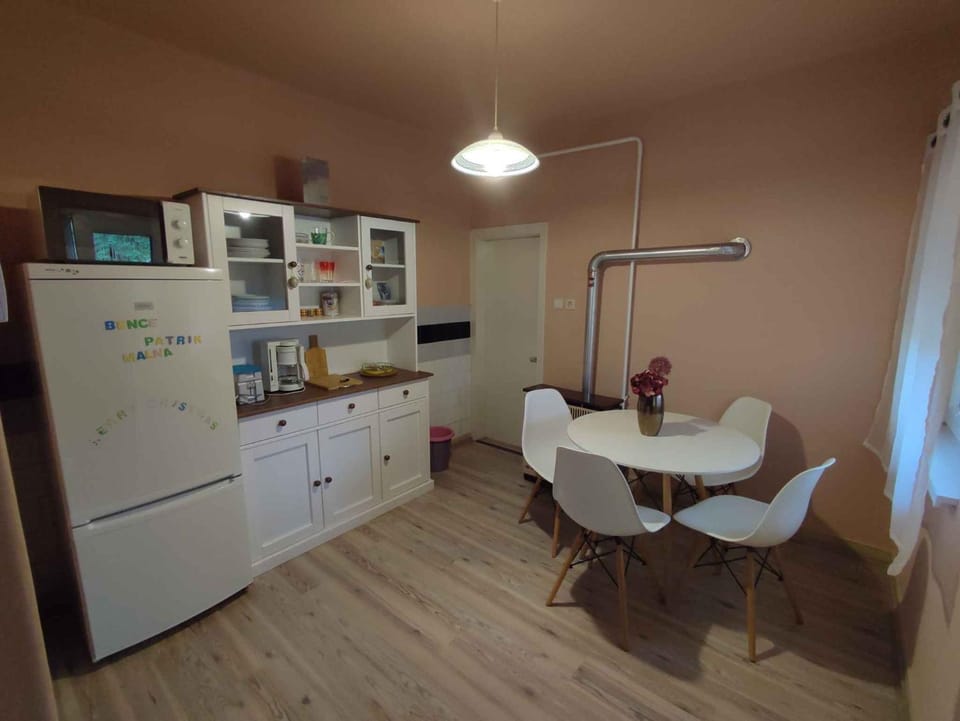 Coffee/tea facilities, Dining area, microwave