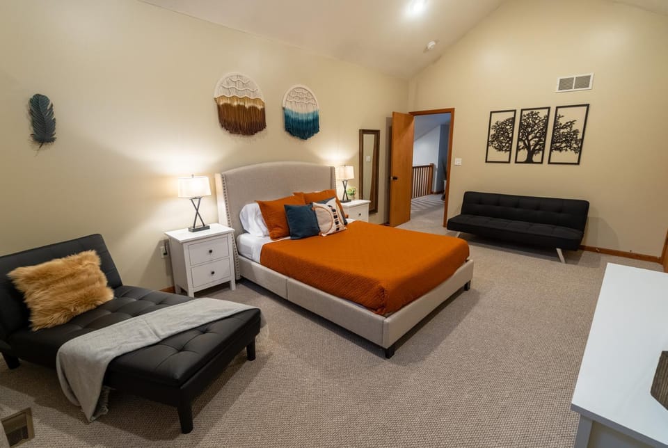 Bed, Photo of the whole room, Bedroom